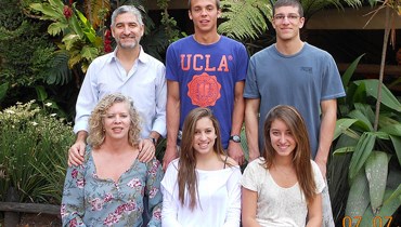Découvrez un pays et une culture de façon différente... Avec notre programme Language Buddy, vous vivez en immersion dans le pays et enseignez votre langue maternelle à votre famille d’accueil.  En échange, vous êtes nourri, logé et intégré comme un membre de la famille. Découvrir, apprendre, tout en apportant une contribution valorisante à ceux qui vous accueillent ! 