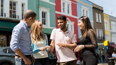 Heb je zin om voor lange tijd naar het buitenland te vertrekken? Wil je een pauze nemen en je kennisniveau van het Engels of Spaans verbeteren? Ontdek onze Gap Year-formules en vertrek op taalcursus in een school in het buitenland voor een semester of volledig schooljaar. Vertrek in alle gemoedsrust, want onze Gap Year-packages omvatten de accommodatie en transfer bij aankomst. We kunnen je ook een voorstel doen voor de vluchten, als je dat wenst. 